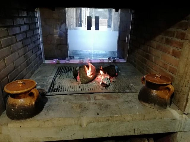 Se necesita camarera con exper