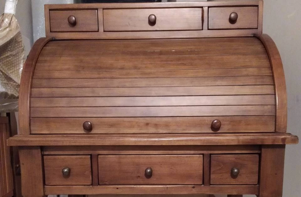 Vendo escritorio de madera maciza estilo colonial rústico