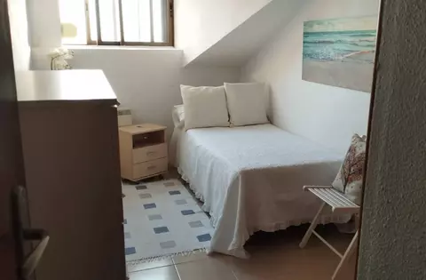 Se alquila habitación 