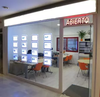 Se vende local reformado, amue